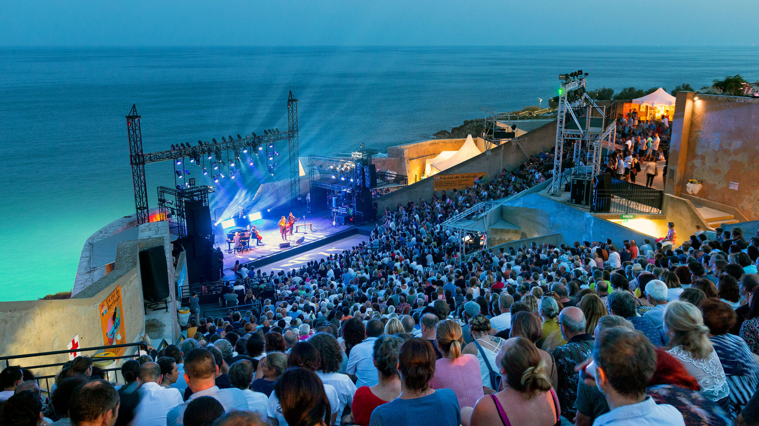 Concert au Théâtre de la Mer à Sète, face à la Méditerranée